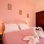 Casa Mafalda - Rooms, Friends And - Affittacamere, Гостевой дом