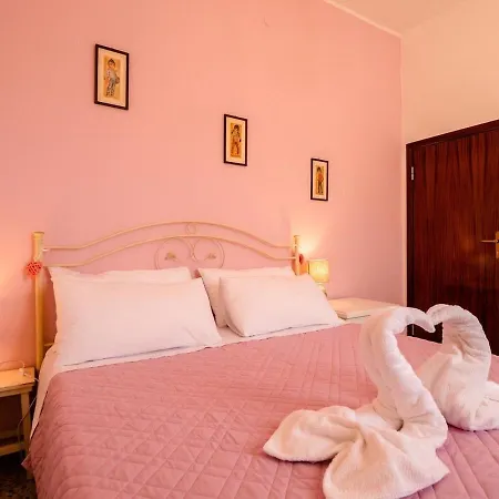 Casa Mafalda - Rooms, Friends And - Affittacamere, Гостьовий будинок Сенігаллія