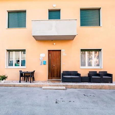 Casa Mafalda - Rooms, Friends And - Affittacamere, Guest house Senigallia