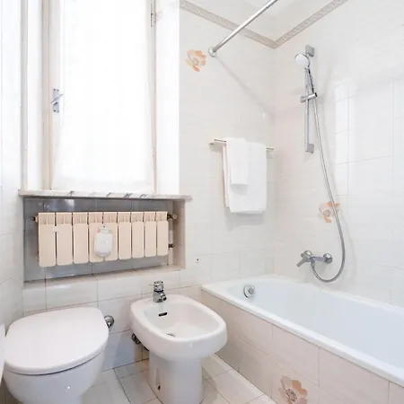 Casa Mafalda - Rooms, Friends And - Affittacamere, Guest house Senigallia