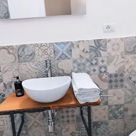 Casa Mafalda - Rooms, Friends And - Affittacamere, Guest house Senigallia