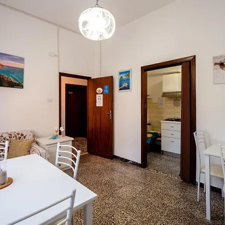 Casa Mafalda - Rooms, Friends And - Affittacamere, Guest house Senigallia