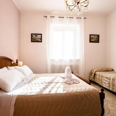 Casa Mafalda - Rooms, Friends And - Affittacamere, Guest house Senigallia