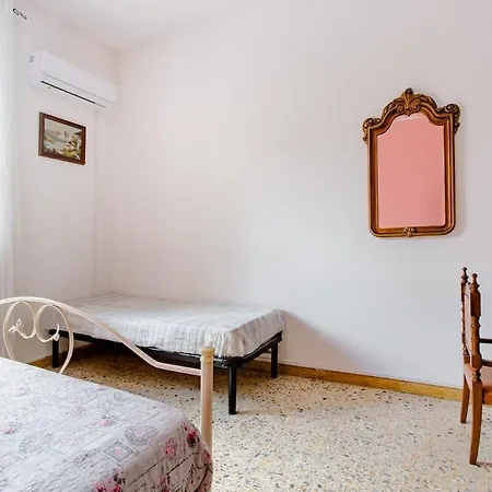 Casa Mafalda - Rooms, Friends And - Affittacamere, Senigália